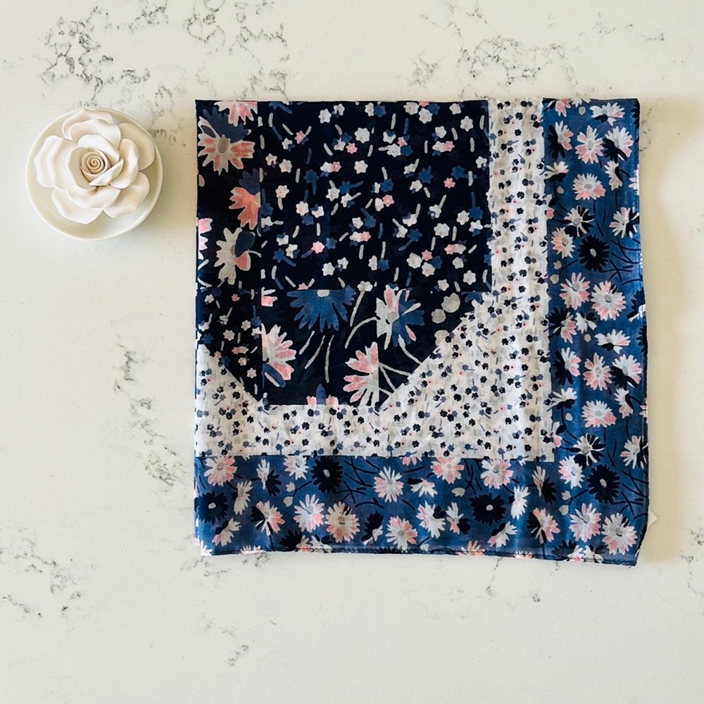 Madewell 100% Cotton Heart Bandana - Picture 3 of 15